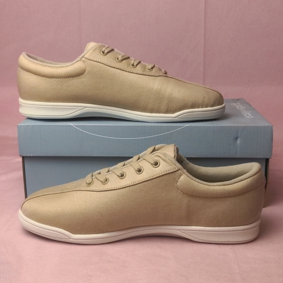 Easy Spirit AP 1 Natural Beige Walking Shoes in Wide Size - Picture 1 of 7